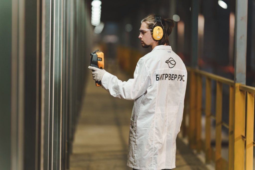 BitRiver engineer reads the temperature around the equipment racks
