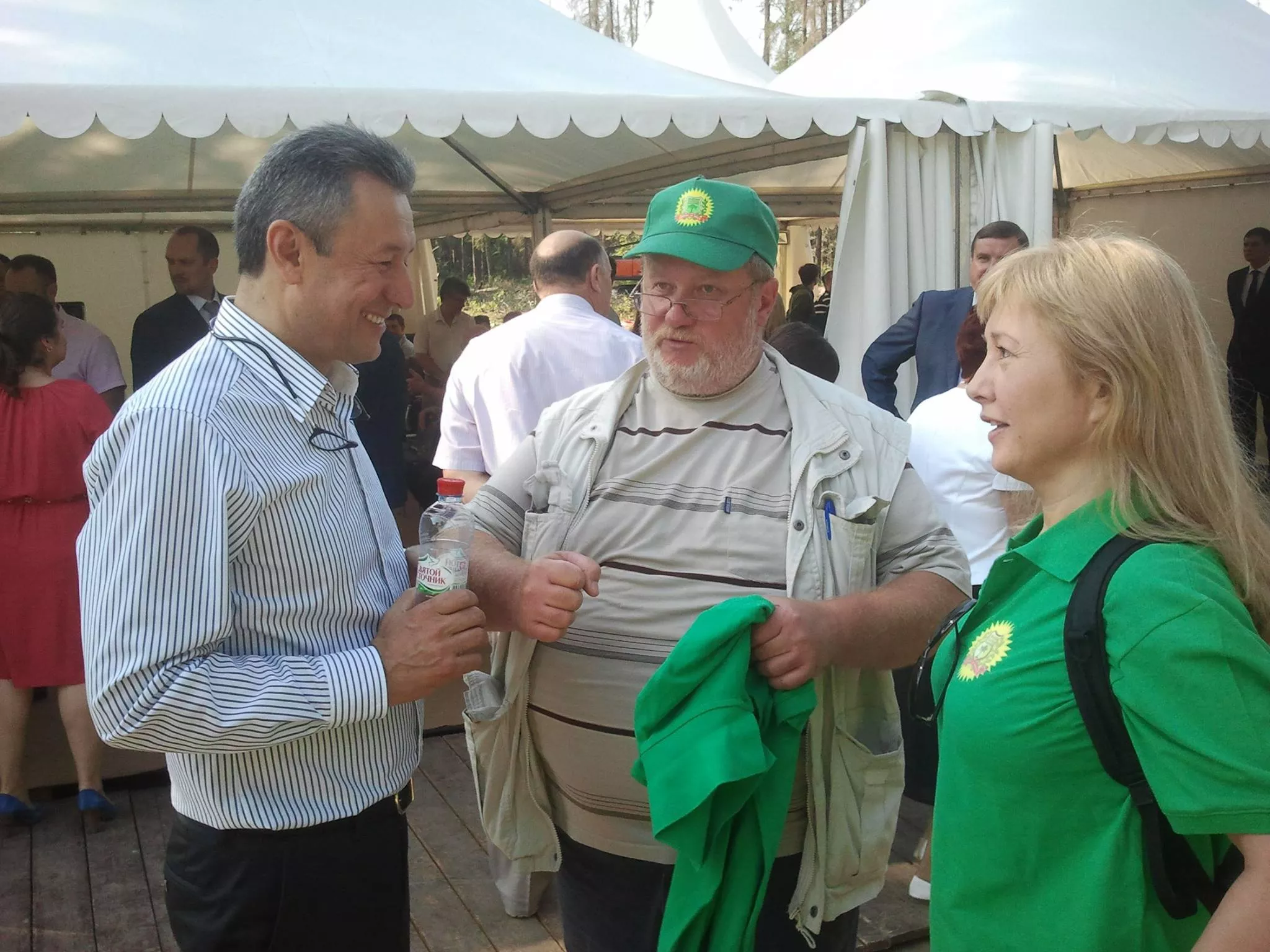 Михаил Шляпников - в центре