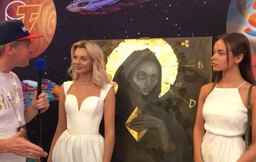 Проект Art of Blockchain подарил именную картину организаторам конференции BlockShow Europe