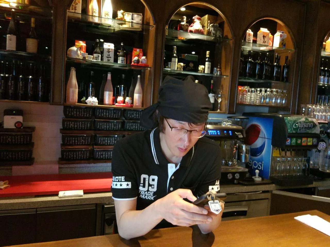 Пользователь биткоина заплатил за пиво брата в баре в Корее из своего офиса в Лос-Анджелесе